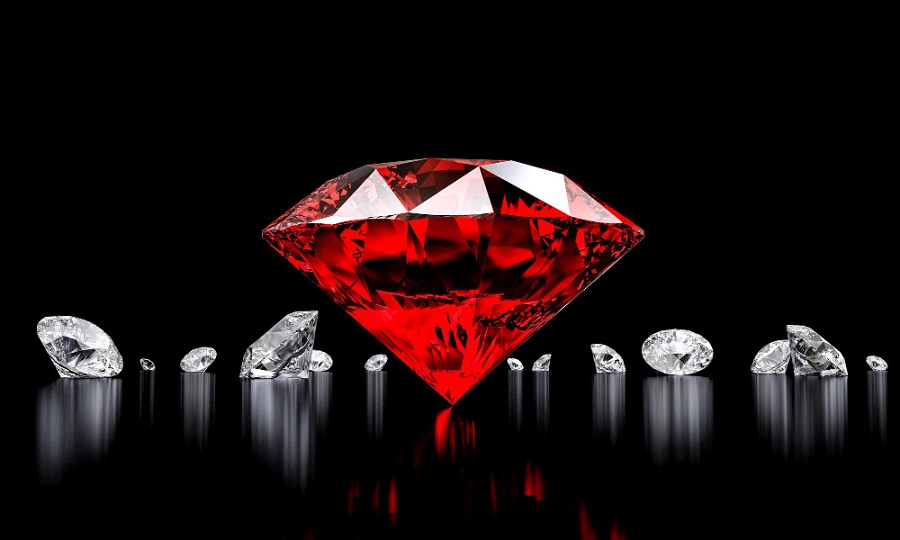 כיצד מזהים את האותנטיות של יהלומים אדומים?