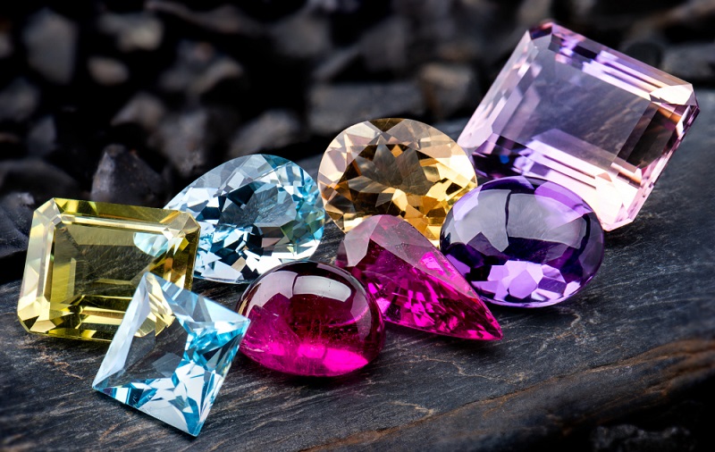 תמונה של יהלומים צבעוניים