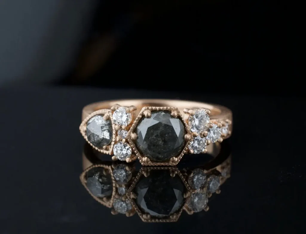 יהלום שחור על טבעת זהב