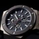 שעון יד יוקרתי של Hublot על רקע כהה